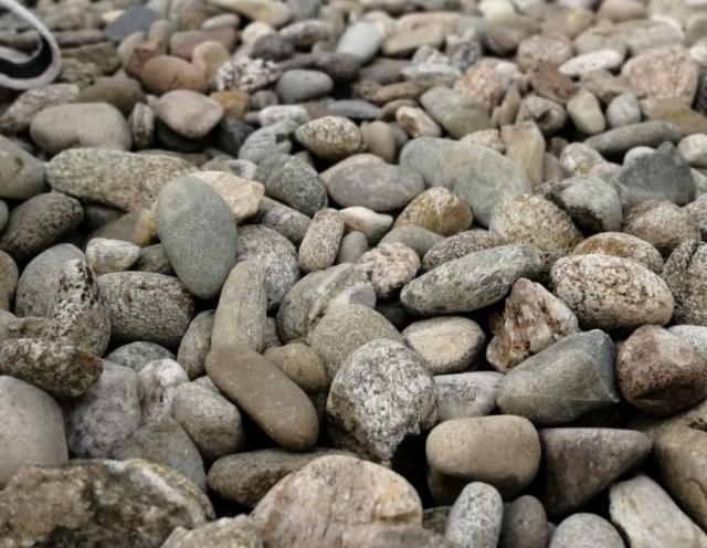 Галька речная пестрая (20-40 мм.)  купить в Астрахани от производителя, без посредников